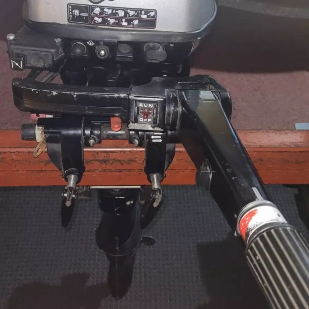 Approved Used: Mariner 15HP Outboard Engine, 4-Stroke, Long Shaft, Pull Start, Tiller