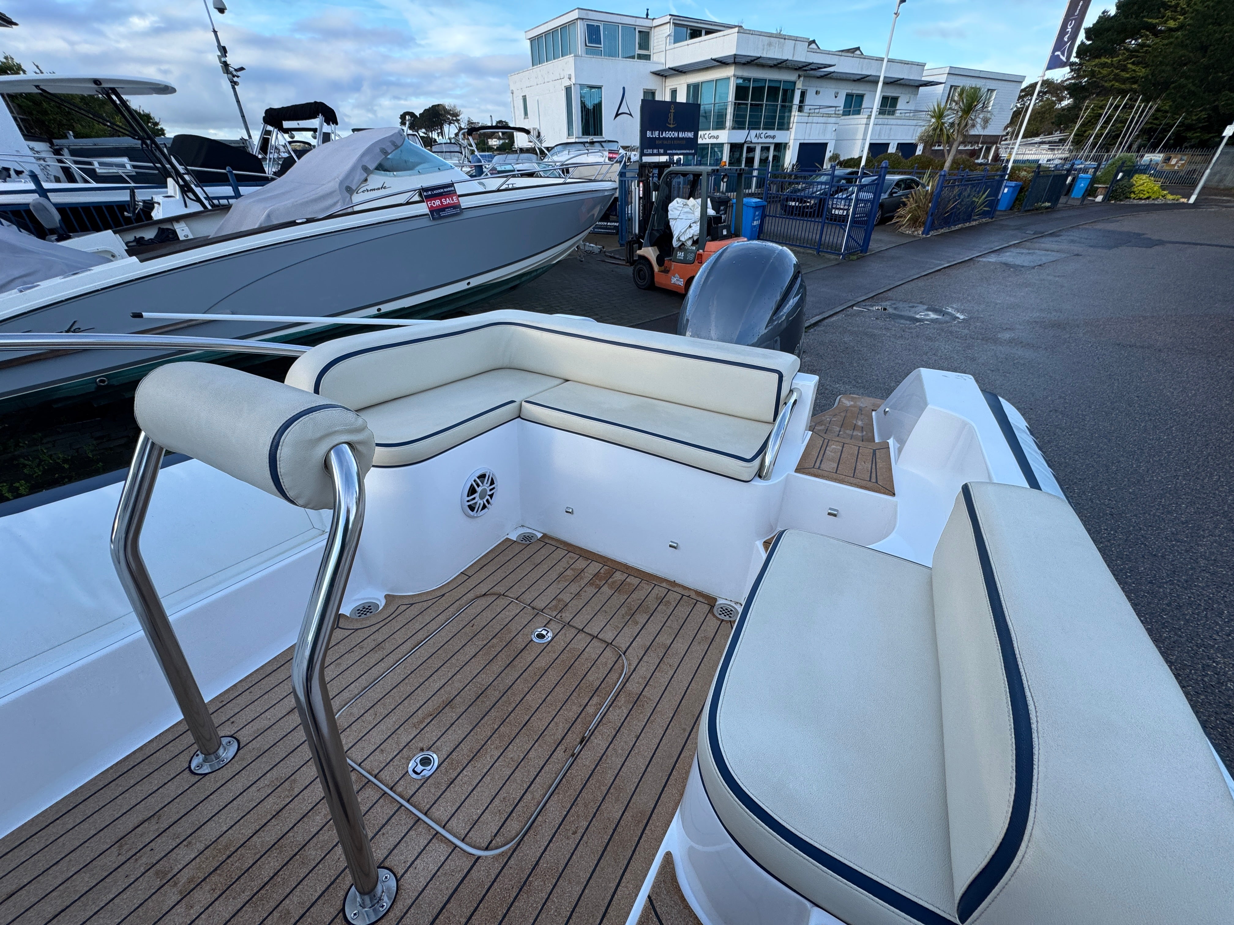 19ft 2022 Novurania LX 600