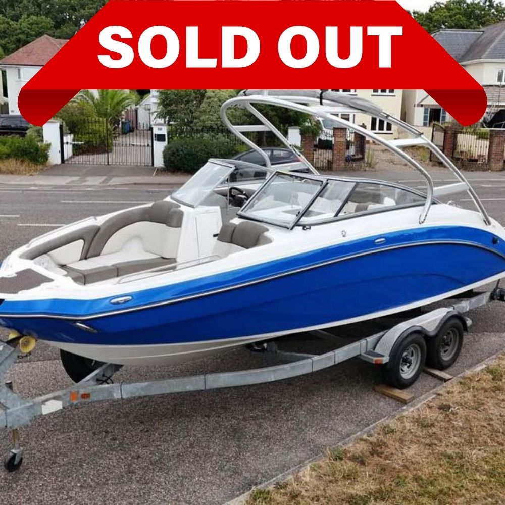 Yamaha 242 Limited S 2011 - High-Performance Jet Boat - Low Hours & Trailer Included
